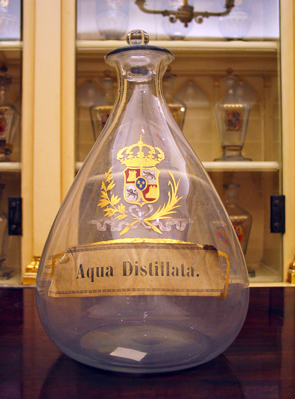 Aqua destillata