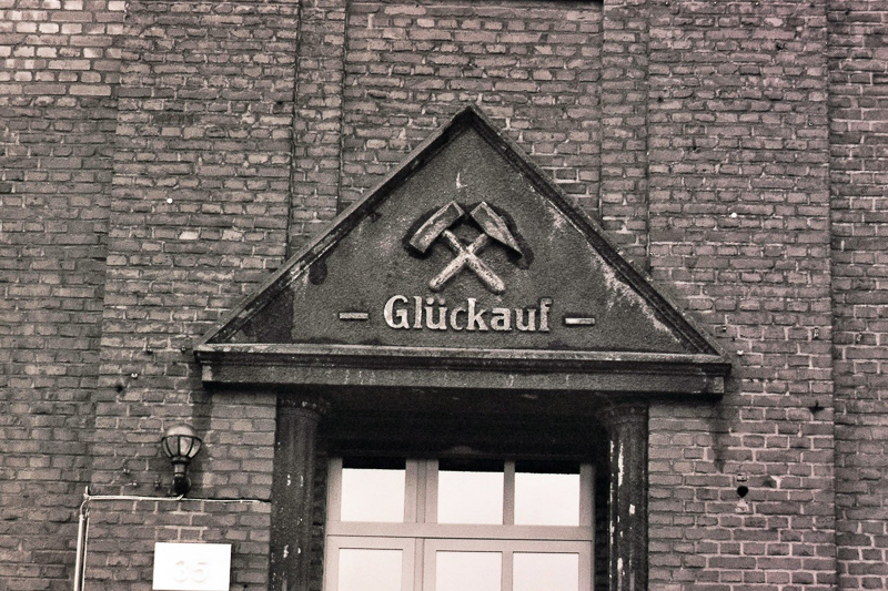 Gluckauf ドイツ語辞典でのgluckaufの定義と同義語