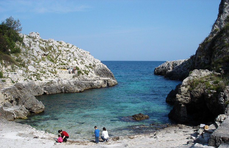 PUGLIA - Definition and synonyms of Puglia in the English dictionary