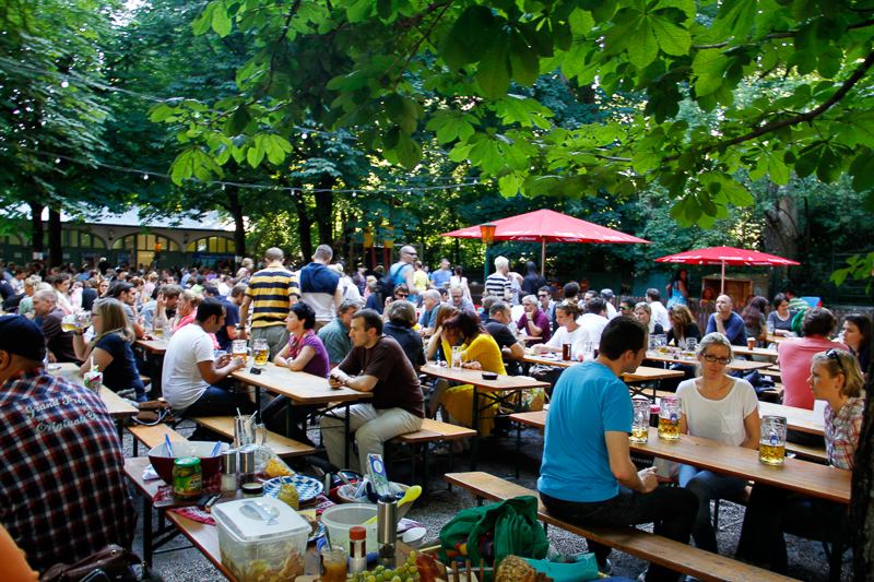 Beer Garden Definition And Synonyms Of Beer Garden In The