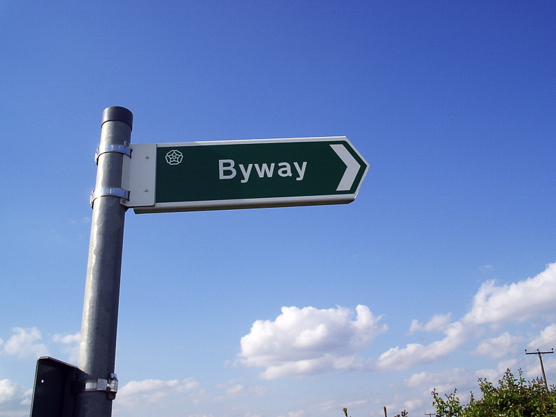 Byway 在英语词典里byway 的定义和近义词