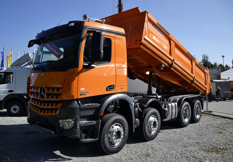 Definition and synonyms of tipper truck in the English dictionary